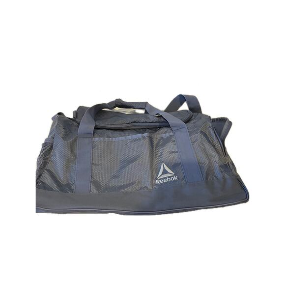 Reebok Medium 20"x10"x10" Lavender Duffel Gym Bag - Picture 2 of 7